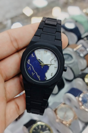 Black Aura Watch Elegant Stylish Design Strong Durable Build Comfortable Strap Clear Display Perfect Accessory For Daily Wear And Special Occasions