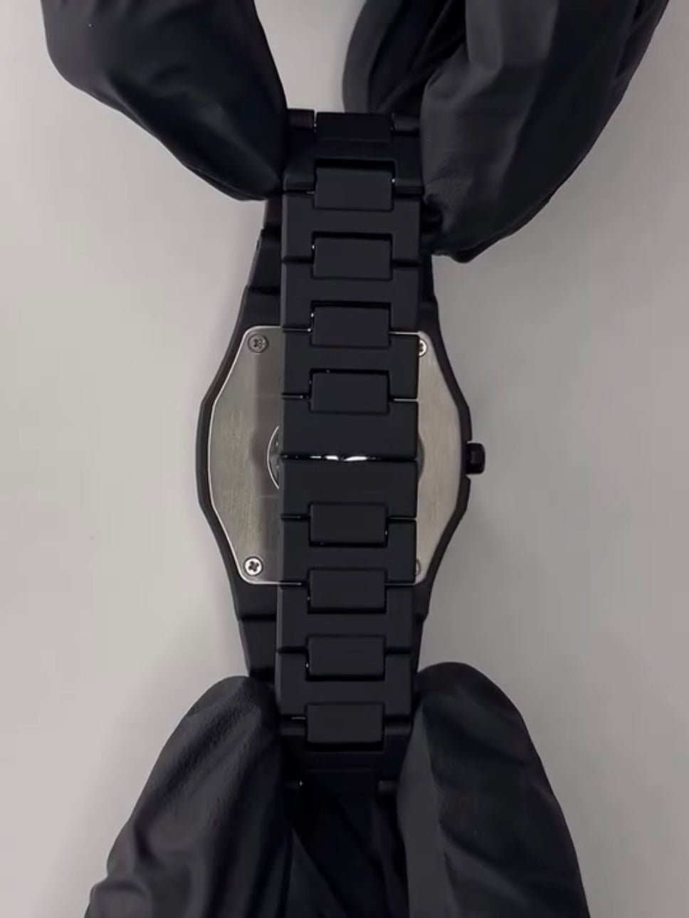 Black Aura Watch Elegant Stylish Design Strong Durable Build Comfortable Strap Clear Display Perfect Accessory For Daily Wear And Special Occasions - Image 3